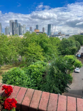 Charming and Cosy Canary Wharf Room with Stunning Views
